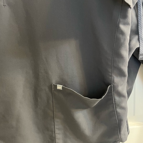 Fabletics Grey Scrub Set - Picture 4 of 6